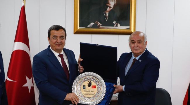 Batur’a İYİ Parti Konak’tan tebrik ziyareti