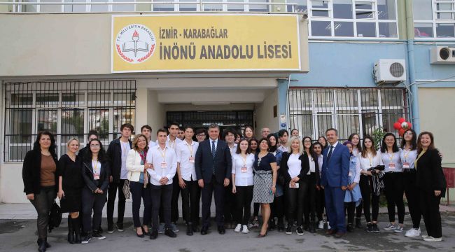 Tugay mezun olduğu lisede duygusal anlar yaşadı