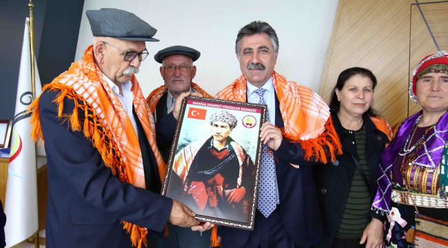 Yörüklerden Deve Güreşi Kararına Tam Destek