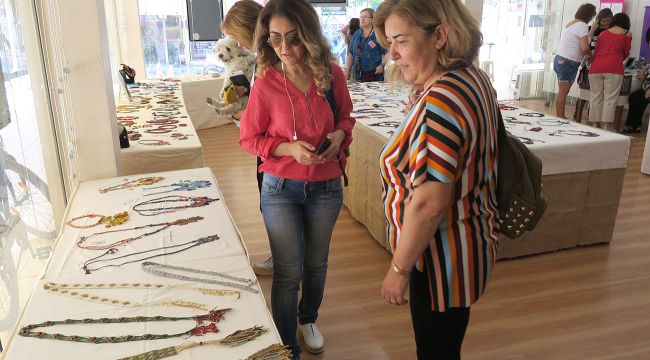 Foça'da 'Anneler Günü'ne Özel Takı Sergisi
