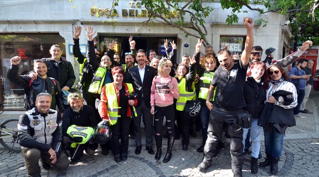 Yunan Motosiklet Tutkunları Foça'da Mola Verdi