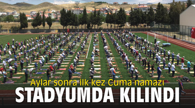 Aylar sonra ilk kez Cuma namazı Stadyumda kılındı