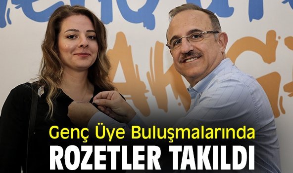 Genç Üye Buluşmalarında rozetler takıldı