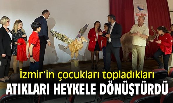 İzmir'in çocukları topladıkları atıkları heykele dönüştürdü