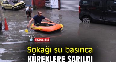 Sokağı su basında küreklere sarıldı