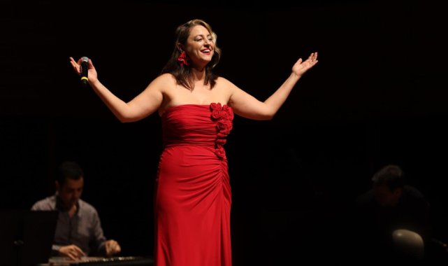 29 Ekim Cumhuriyet Bayramı'nda Cumhuriyet ezgileri İzmir'de yankılandı