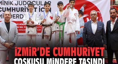 İzmir'de Cumhuriyet coşkusu mindere taşındı