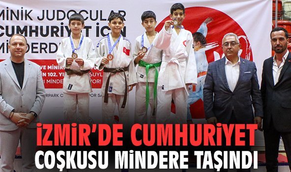İzmir'de Cumhuriyet coşkusu mindere taşındı