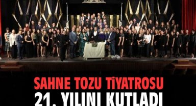 Sahne Tozu Tiyatrosu 21. yılını kutladı