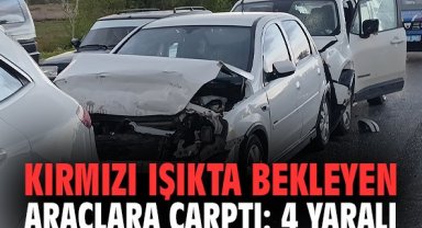 Kırmızı ışıkta bekleyen araçlara çarptı: 4 yaralı