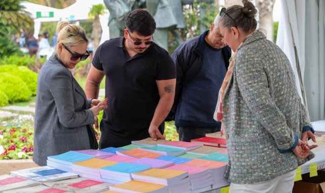 İzmir'in hafızasına ışık tutan eserler Kitap Fuarı'nda!