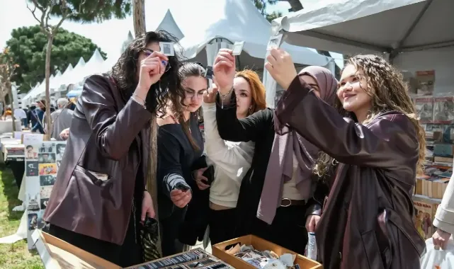 İzmir Kitap Fuarı'na Kültürpark'ta yoğun ilgi!
