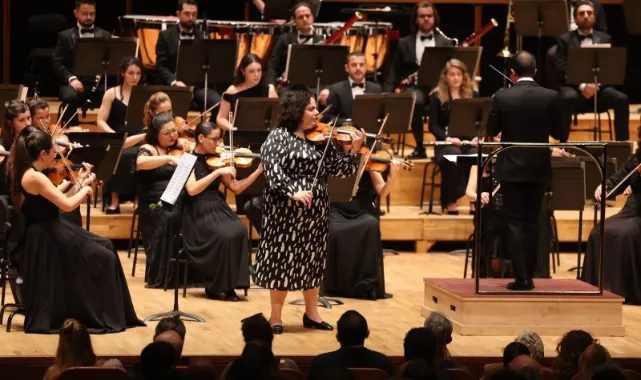 İzmir Oda Orkestrası sanatseverleri büyüledi