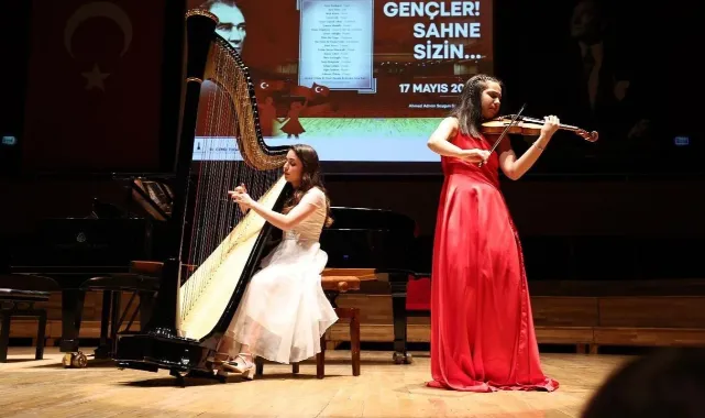 İzmir'de gençler sahnede parladı!