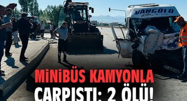 Minibüs kamyonla çarpıştı: 2 ölü!