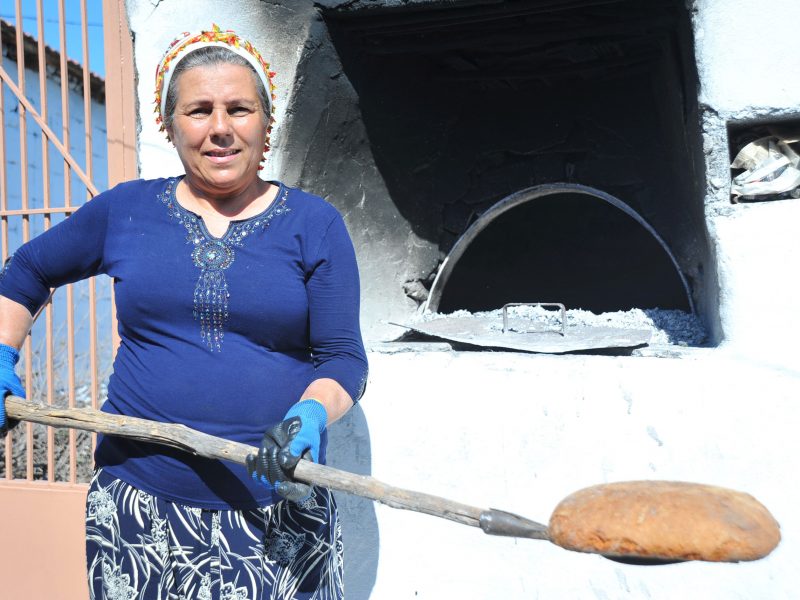 Her Cumartesi Ata Ekmeği Ulamış Üretici Pazarı’nda
