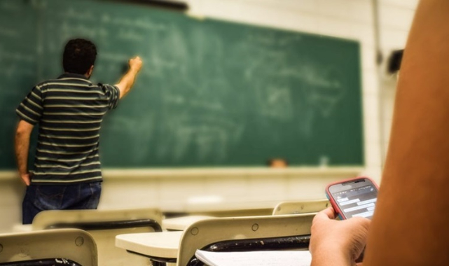 Öğretmen mi, 7/24 erişilebilir Çağrı merkezi mi?